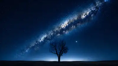 Milky Way Galaxy Over Lone Tree – 4K Night Sky Wallpaper